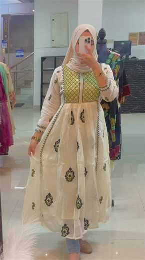 Elegant and comfortable kurti dress featuring soft cotton fabric with delicate embroidery motifs and a beautifully detailed yoke. Flowy fit with sleeves, perfect for daily wear or casual outings. ✨ Available in 2 beautiful colors ✨ Size : M L XL XXL 🔴 limited stock ✨📲0758983297 #creatorsearchinsight #ladyboss #panadura #thaipongal2026 #DesiFashion