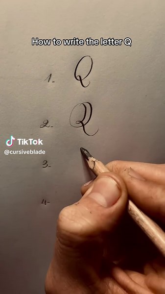 The letter Q in cursive writing ✍🏼✨ . . . . . #handwriting #handwritingchallenge #Q #q #artist #handwritingcheck #abc #lettering #tutorial #tipsandtricks