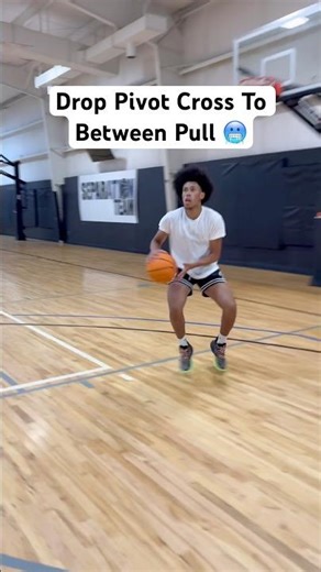 Drop Pivot Crossover To Pull Separation Shot 🥶 #elite #shooting #train