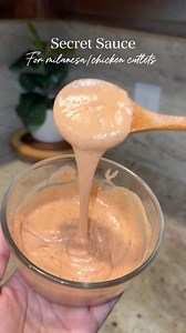 Let’s make this salsa/dressing that pairs perfectly con Milanesa 😋🙌🏽 Ingredients: •Mayo •Ketchup •Tapatio or Valentina •Black pepper • Mexican chili oil (optional) Mix and refrigerate for 30 minutes Ingredientes: •Mayonesa •Catsup •Tapatio o Valentina •Pimienta negra •Chile dr aceite Mezcla y refrigera por 30 minutos 😋 #milanesa #milanesasauce #dressing #aderezo #mexicanfood | Ale Regalado