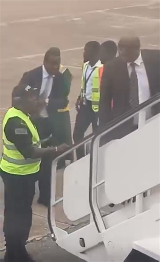 Garoua – Tension as Professor Messanga Nyamding Forced Back to Yaoundé Professor Pascal Messanga Nyamding was reportedly forced to leave Garoua shortly after his arrival on Wednesday. According to local sources, security officials instructed him to reboard the aircraft and return to Yaoundé immediately. Witnesses say the outspoken academic, known for his political commentary, had traveled to the North Region to meet with Issa Tchiroma. The reasons behind the abrupt order remain unclear, though i