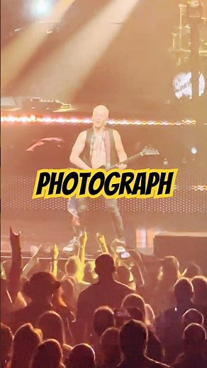 Def Leppard 'Photograph' INSANE Guitar Solo Live in Vegas! 🎸🔥