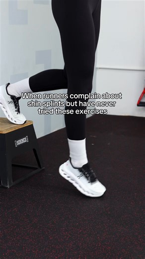 https://prehabapp.onelink.me/mYpq/6du4b7mtShin splints aren’t just from “tight calves” or doing too much too soon 👣 Also known as Medial Tibial Stress Syndrome, shin splints are now understood as a bony overload issue—often triggered by increasing mileage or training intensity too quickly. But it’s not just about training volume. Factors like poor sleep, under-fueling, stress, and hormonal changes (including your menstrual cycle) all play a role in recovery and injury risk. That’s why fixing sh
