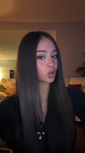 Video di Pamela 𖤓 (@pamela.vanzulli) su lip combo