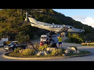 Tradewinds Pilatus PC-12 St.Barth (SBH) - Low Approach!