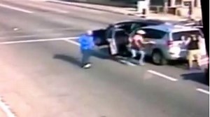 (VIDEO) CCTV footage of Joburg car hijacking