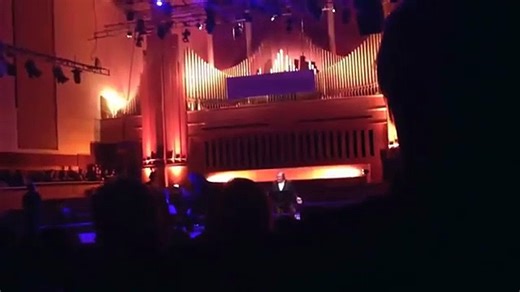 Ivre, Gérard Depardieu divague sur scène