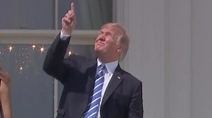Solar eclipse 2017: Donald Trump looks directly at the Sun