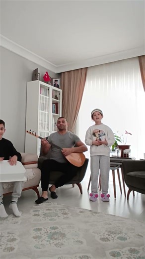 Son zamanların gözde ilahisi Kabe'de hacilar Elif'in yorumu ile