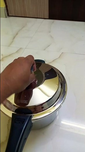 CLOSE and OPEN Outer lid Pressure Cooker | How to close and open a Outerlid Pressure Cooker
