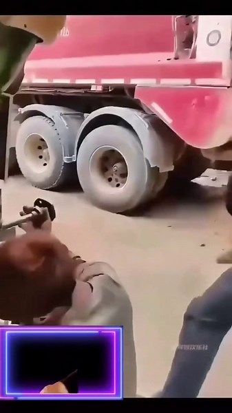 Top 30 Most Awkward Moments Caught on Camera