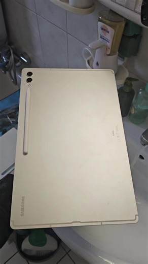 Mein Tablet wurde voll gekotzt – So reinigst du es!