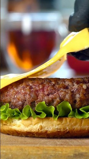 🍔 ASSEMBLING A BURGER | Perfect Layers & Juicy Flavor