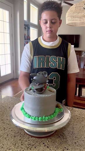 Jonahs Got Cake on Instagram: "Who’s your favorite How to Train Your Dragon character? I can’t believe it’s been 2 years since I made this Toothless cake for an order🐉 #cake #cakedecorating #cakedesign #fyp #foryou #explore #viral #trending #howtotrainyourdragon #toothless #darkchocolate #creamcheese #vanillacake #fondant #kids #cakecakecake #throwback #instagood #jonahsgotcake"