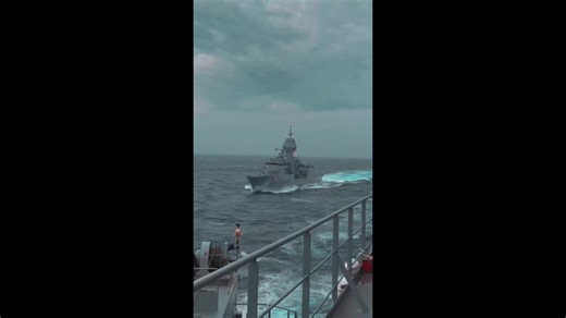 A big shout-out to our Shipmates on HMAS Stalwart for capturing this awesome footage of Toowoomba showing her moves at sea! #HMASToowoomba #Fearless #PurplePony #YourADF | HMAS Toowoomba II