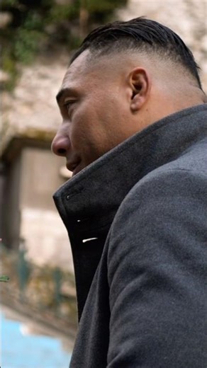 La femme mis en avant pendant un clip. Ça sort le 8 Mars ! #viral