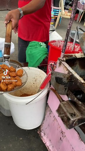 Pinoy Fried Chicken Street Food #streetfood #pinoyfood #phdotnet #pangasinan #nightmarket #foodie #streetfoods #friedchicken #food #cooking #foodblog | PH DOT NET