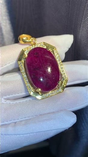 Giá vài củ khoai cho mặt dây ruby thiên nhiên này