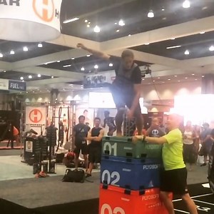 What can you do in your #HyperVestPRO #weightvest ? IDEA Health & Fitness Association #parkour | Hyperwear