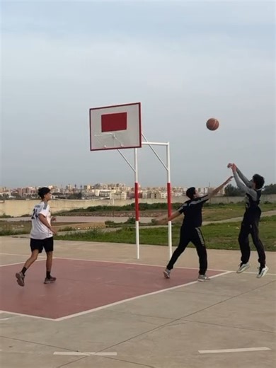 Unstoppable Moves in Streetball! ⚡️