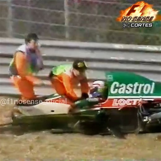 F1NoSense on Instagram: "Zanardi, Senna e quase uma tragédia!! No GP Bélgica 1993 em Spa-Francorchamps durante os treinos de sexta feira, Alessandro Zanardi (Lotus) perde o controle do carro e bate violentamente ao final da curva Eau Rouge. Após o impacto, Zanardi ficou brevemente inconsciente e bastante desorientado dentro do cockpit e os fiscais começaram a agitar as bandeiras amarelas. O piloto Michael Andretti (McLaren) conseguiu parar a tempo mas Ayrton Senna (McLaren) que vinha em uma volt