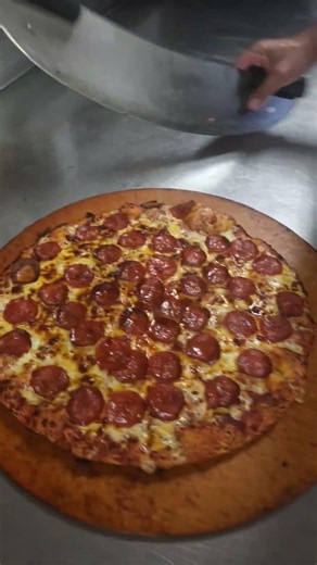 ROUND TABLE PIZZA #usa #pizza #food #fastfood #pizzalover #italianfood #pizzafood #pizzatime #Lodi