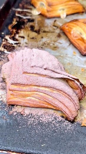 話題のドバイチョコ餅クロワッサン🥐🍫