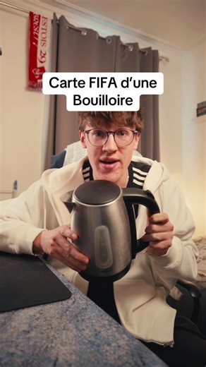 Analyse humoristique de la carte FIFA d'une bouilloire