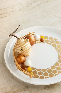 100M views · 1M reactions | My first plated dessert around honey and Cara Cara orange. It is composed with a crunchy honey meringue trapping a vanilla frozen parfait and a fresh orange compote, a caramel honey (I called it "Caramiel" ☺️) a mascarpone honey mousse, an orange cremeux, and two adorable chocolate bees! | Amaury Guichon | Facebook