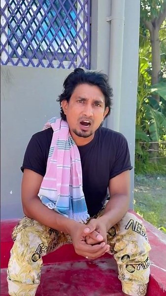 A mother of 3 is running away 🤣🤣 new mani meraj comedy videos| mani meraj comedy videos #comedy #...
