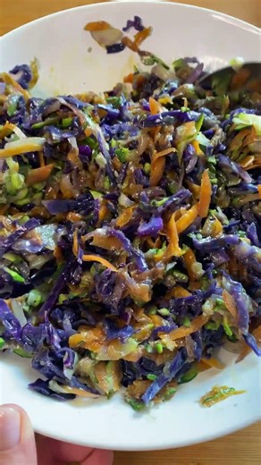 Involtini con fogli di riso e verdure