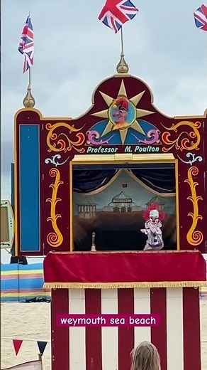 Traditional Puppet Show by the Seaside – Timeless Fun for All Ages!