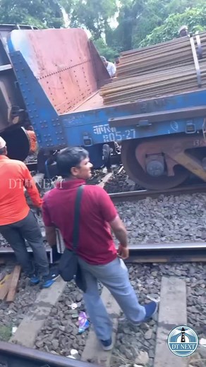 A goods train that was coming towards Chennai Harbour carrying iron rods derailed near Chengalpattu on Sunday night. After the train derailment, train movements from South Tamil Nadu towards Chennai were stopped. Railway Officials are working to clear the track and regulate the train movements. Video credits - Sandhiya #Chennai #trainderailment #trainaccident #goodstrain #Chengalpattu | DTNext | Facebook