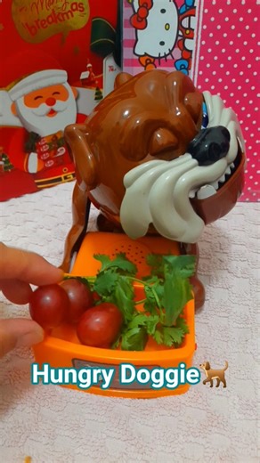 🌈ASMR-TRENDING🐕 HUNGRY BULLDOG IS ALERT, DON'T TAKE HIS PARSLEY & GRAPES🍇 #trending #shortvideo