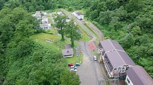 国土交通省 立山砂防事務所 | . 「立山砂防の前線基地「水谷平」の全貌を公開」 例年5月下旬～11月上旬の間、水谷出張所職員や立山カルデラ内の工事受注者がこの水谷平で合宿生活により砂防工事に従事しています。... | Instagram