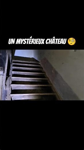 Un MYSTÉRIEUX CHÂTEAU caché