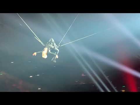 P!nk - I'm Gonna Start A fight #beautifultraumatour #imgonnastartafight #pink
