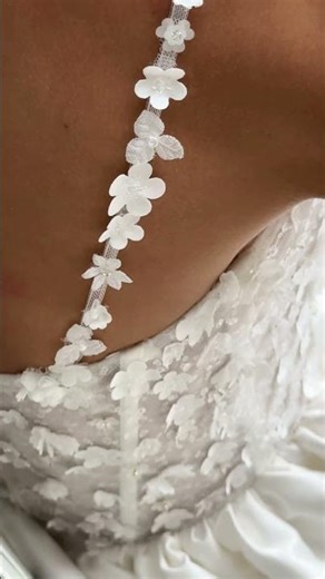 Clean, classic, and incredibly elegant 🤍 The modern bride