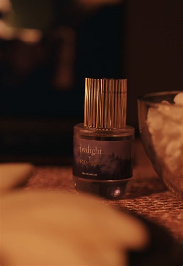 the twilight vibes are elite. forever a classic and this scent makes it hit even harder 💜☁ Shop the #TwilightxScentbird fragrance now in @Scentbird link in bio #Scentbird_Partner #twilight
