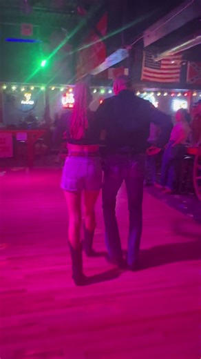 Another two-step ! #twostep #countrymusic #countrydancing #twostepdancing #linedance #countrywesterndancing