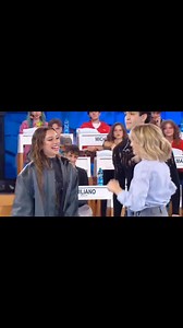 Lorella abbraccia i suoi Lorellini… Mida e Sarah Toscano ad #amici25 #lorellini #lorellacuccarini #mida #sarahtoscano | Lorella Cuccarini F-Page