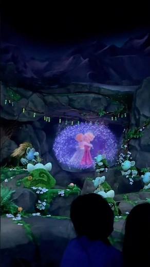 Frozen Trolls 🥺 #worldoffrozen #frozen #disneyland #hkdisneyland #hongkong #annaandelsa #trending