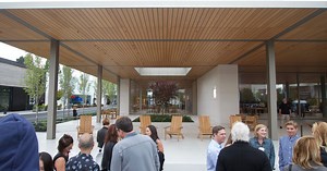 Gallery: Striking new Apple store in Seattle’s University Village features indoor garden, terrazzo porch - 9to5Mac