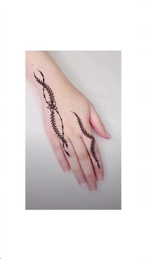 Beautiful minimal mehendi designs