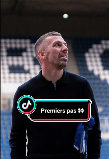 De son arrivée à son premier entraînement 💙👀 Le format long disponible sur YouTube 📺 #rcsa #strasbourg #coach #tiktokfootball #ligue1 @Ligue 1 McDonald’s