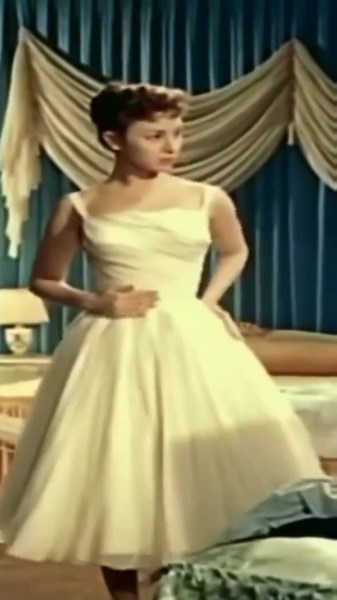 Egyptian actress Faten Hamama 🇪🇬 1957 #mediterranean #oldmovies #cinema #egypt #film #actress #fatenhamama #egyptianactress #omarshriefff #oldegypt #vintage #🇪🇬 #viral #explor #fypシ #✨