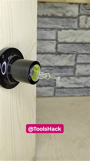 Be sure to remember this trick_ How to easily get a broken light bulb out of a socket 🧑‍🔧🔩⚒️🔧✅ . . . #reelsfb #toolstour #5minutescraft #dailylifehack #tooltips #woodworking #diytools #lifehacks #tricks #diy | Tools Hack