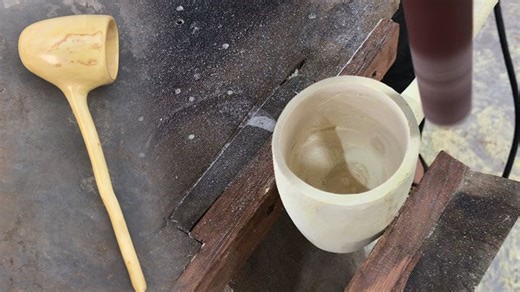 Carving a Wooden Ladle from a Discarded Log