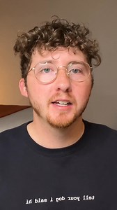 DNA reveals these two dogs adopted by the same family three years apart are actually sisters. 13/10 for both (IG: jazzandzoeythehuskymalinois) | We Rate Dogs