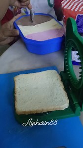 9 comments | Video 2hr lepas husb buat ice cream goreng.. rasa mcm dah upload..sekali ddk dkt draf. setelah sekian lama order bekas acuan roti ice cream baru sampai, apalagi terus buat la 藍. Tapi ice cream rotinya dah habis.. Alhamdulillah roti aiskrimnya sedap. Tak tau nak described mcm mn rasa dia.. . Hampa try buat bg anak makan mesti depa nak lagi. #fblifestylechallenge #fbreels #fbpro #fbprofesional | Qasehaien Noor Ain | Facebook